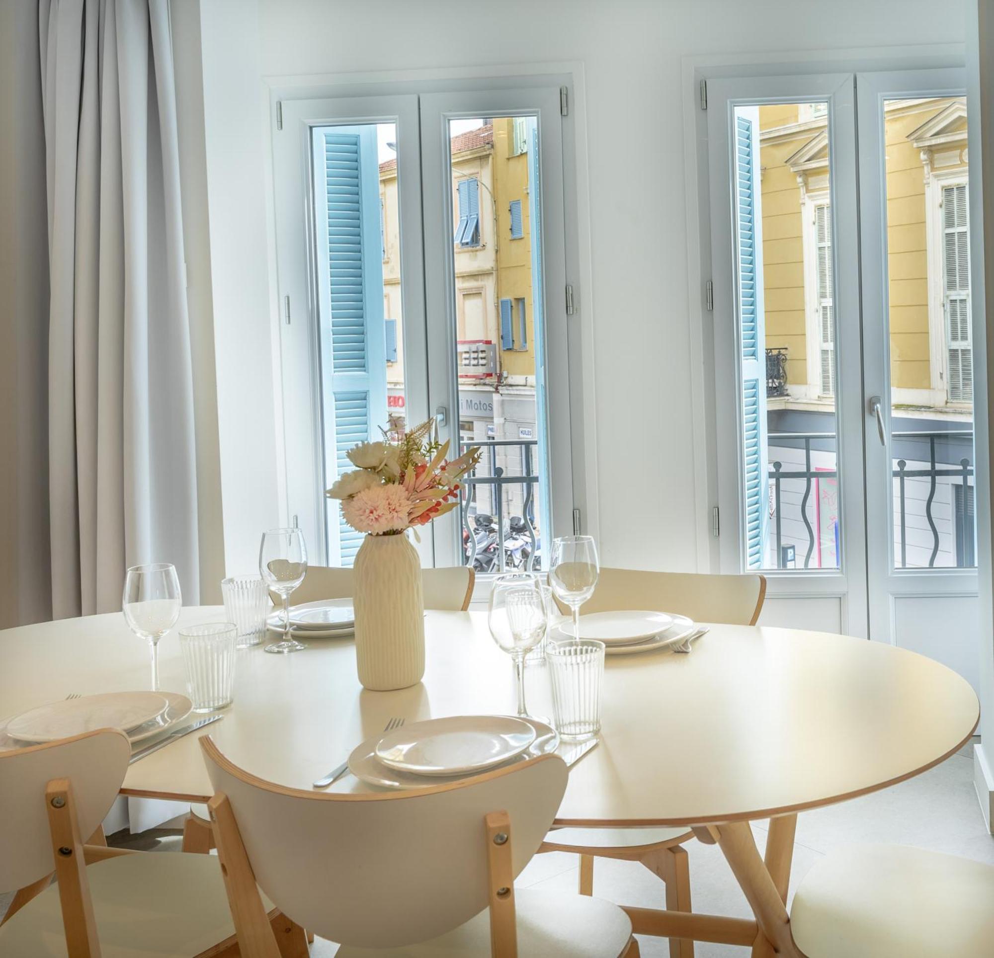 Republique Appartements Ментона Экстерьер фото